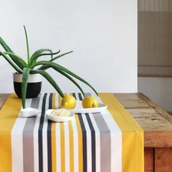 Chemin de table Jaune