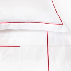 Drap en satin de coton broderie rouge