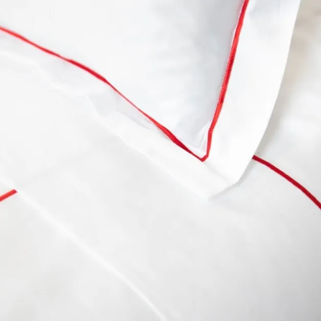 Drap en satin de coton broderie rouge