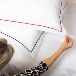 Housse de couette en satin de coton broderie rouge