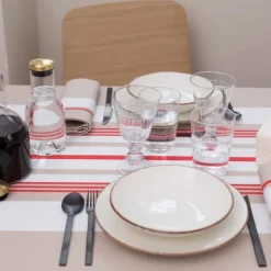 Nappe beige et rouge à rayures en coton