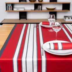Nappe rouge en satin de coton à rayures