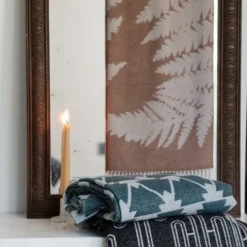 Plaid beige en cachemire et laine motif fougère