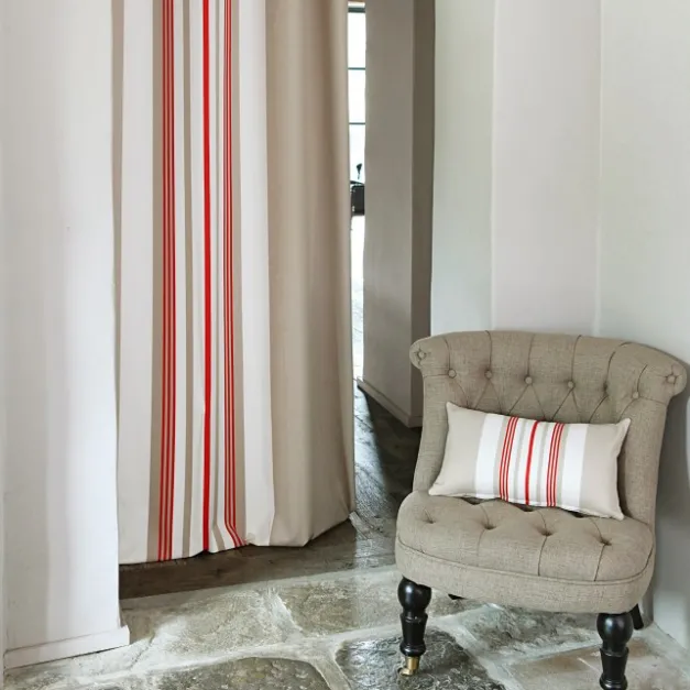 Rideau beige et rouge à rayures en coton